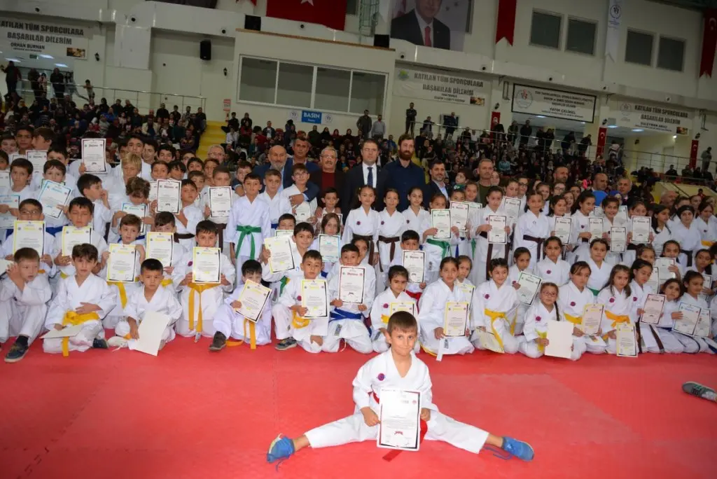 Haber: Karateciler diplomalarını aldı - Galeri-2