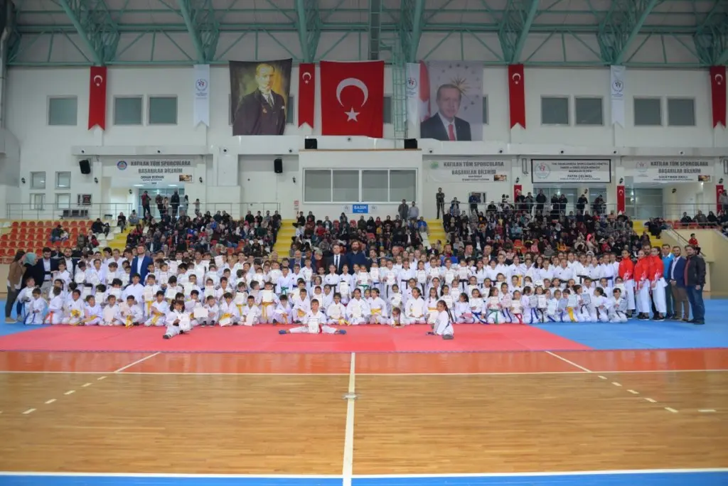 Haber: Karateciler diplomalarını aldı - Öne Çıkan