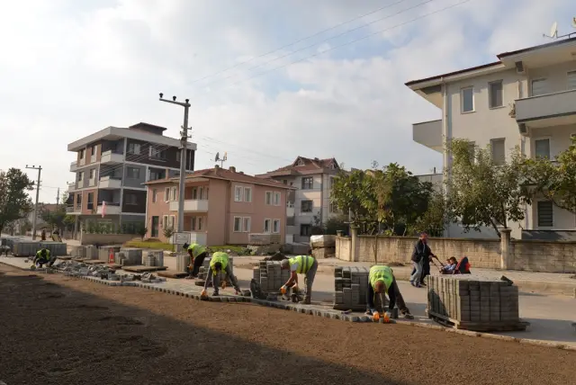 Yenimahallede Kaldırım ve yol çalışması