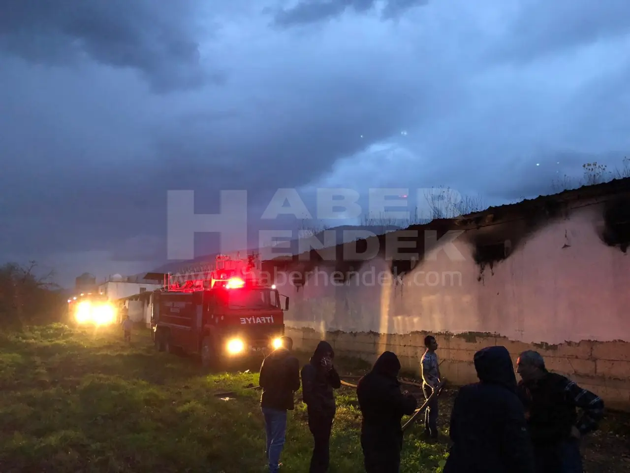 Haber: Hendek’te Tavuk Kümesinde Yangın - Galeri-2