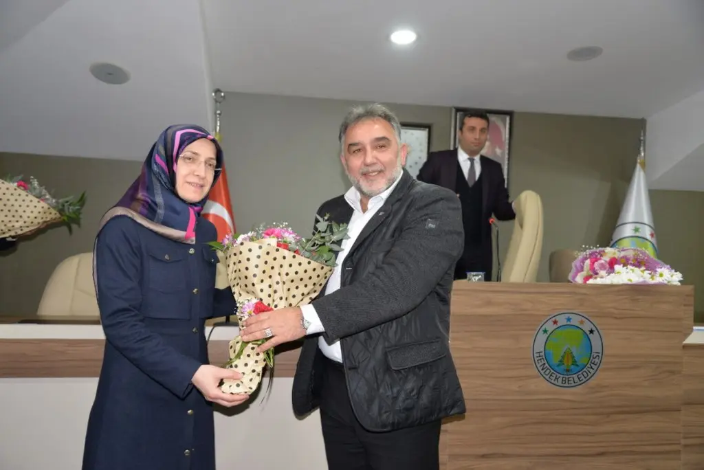 Haber: Hendek Belediye Meclisinden Çiçek Gibi Toplantı - Galeri-3