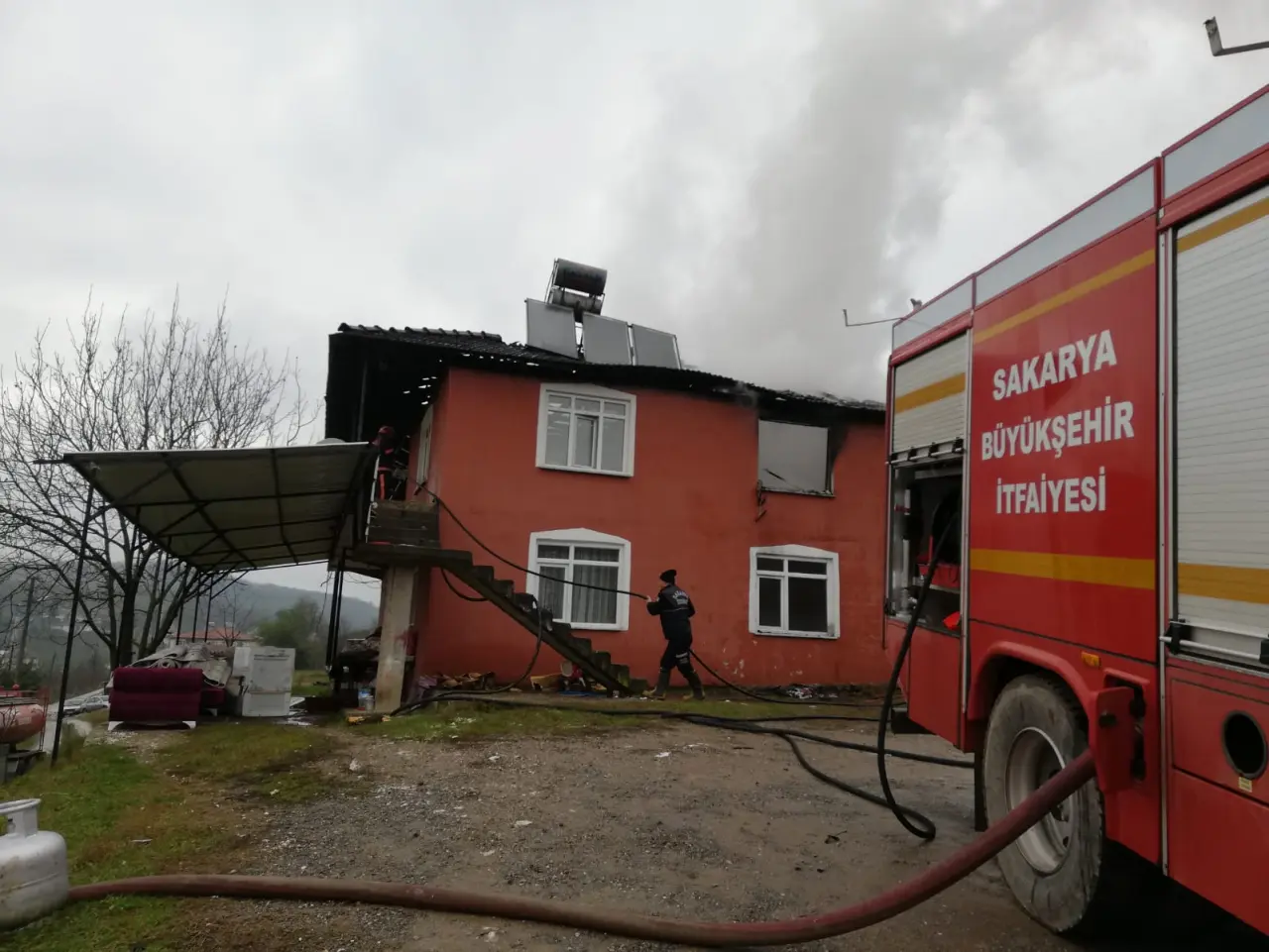 Haber: Hendek'te Yangın Çatı Katı Alevlere Teslim Oldu - Galeri-4