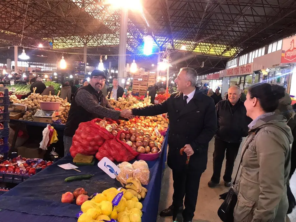 Haber: Babaoğlu Eşi İle Birlikte Pazar Alışverişi Yaptı Esnafı Dinledi - Galeri-1