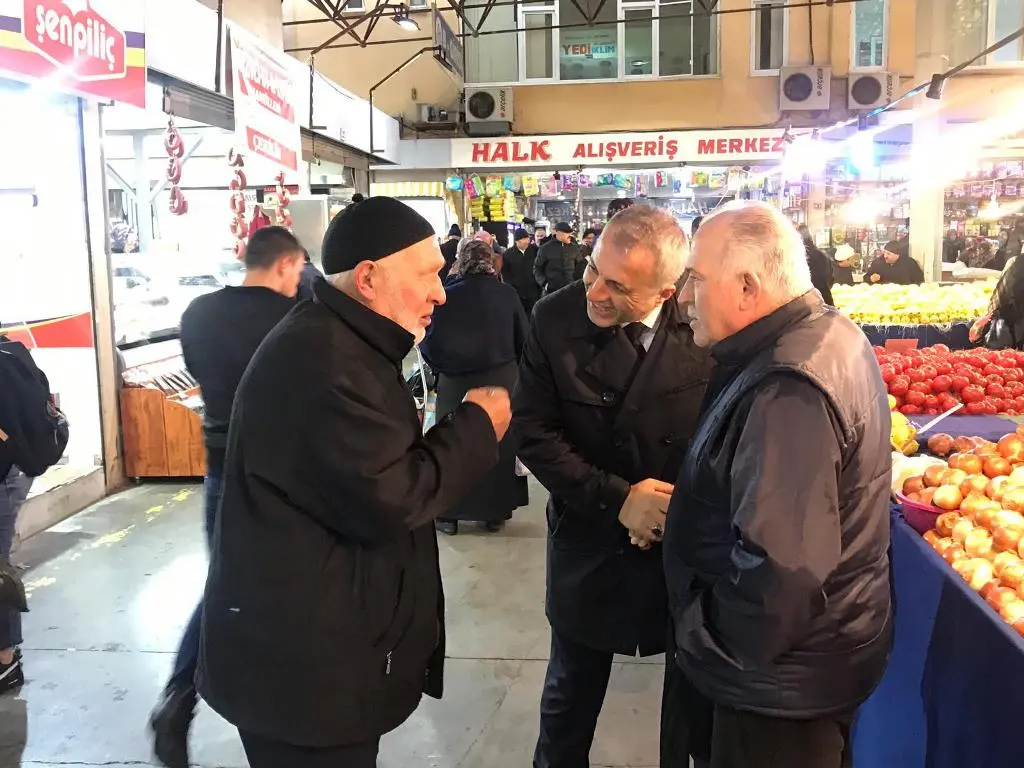 Haber: Babaoğlu Eşi İle Birlikte Pazar Alışverişi Yaptı Esnafı Dinledi - Galeri-2