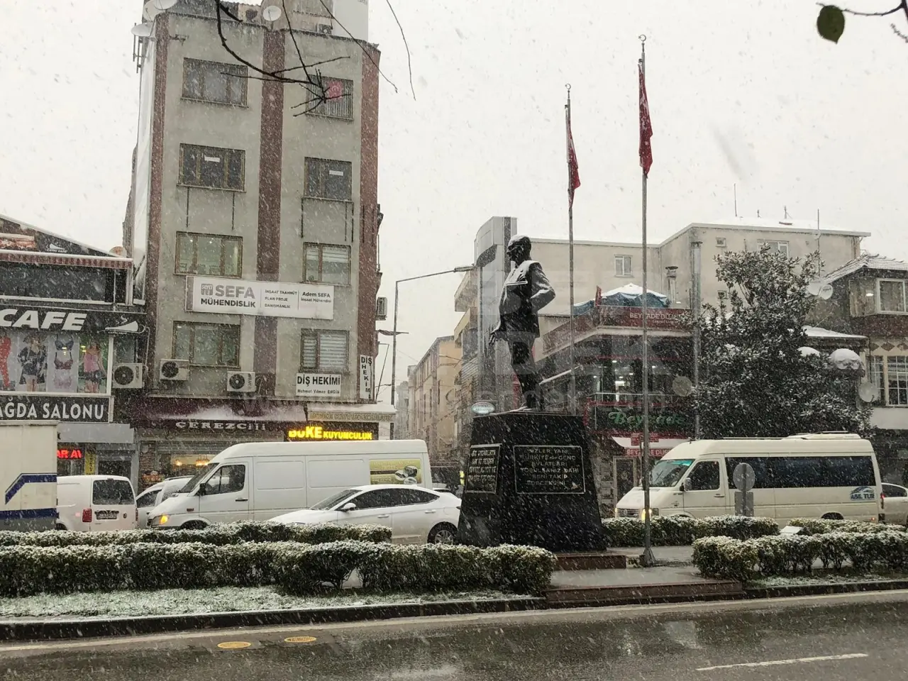 Haber: Hendek Merkezde Kar Yağışı Başladı - Galeri-1