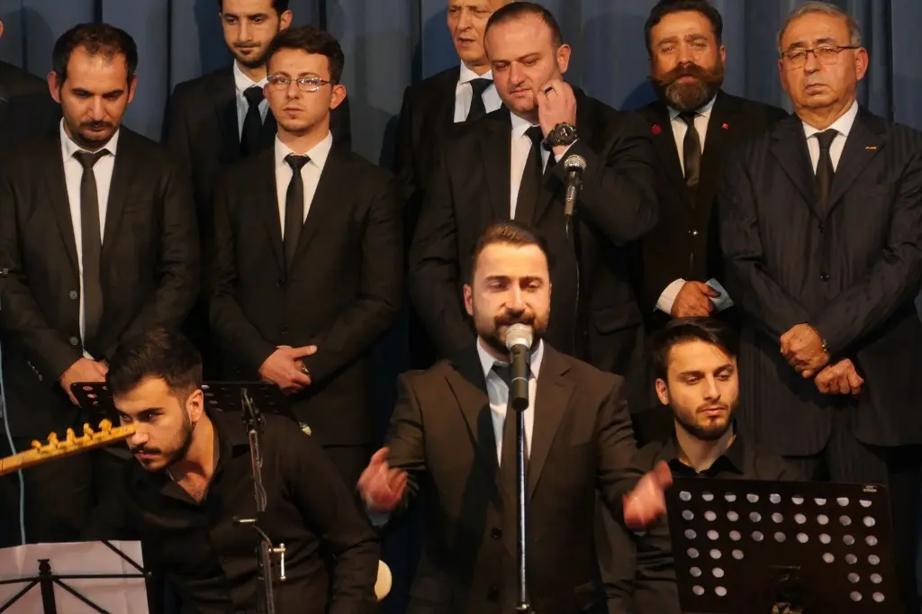 Haber: Hendek'te Türk Halk Müziğinden muhteşem bir konser daha - Galeri-3