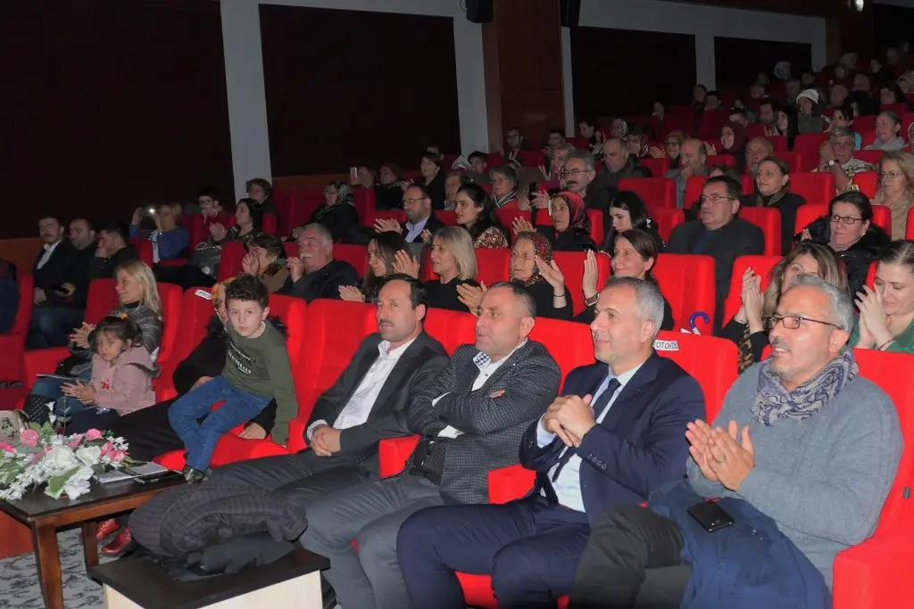 Haber: Hendek'te Türk Halk Müziğinden muhteşem bir konser daha - Galeri-1