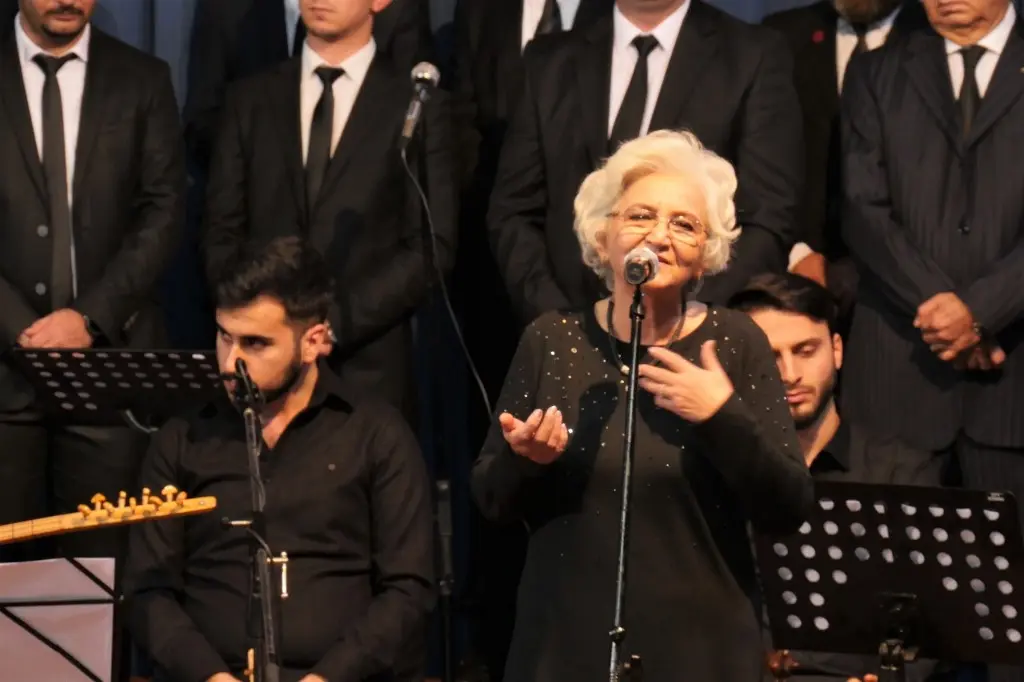 Haber: Hendek'te Türk Halk Müziğinden muhteşem bir konser daha - Galeri-2