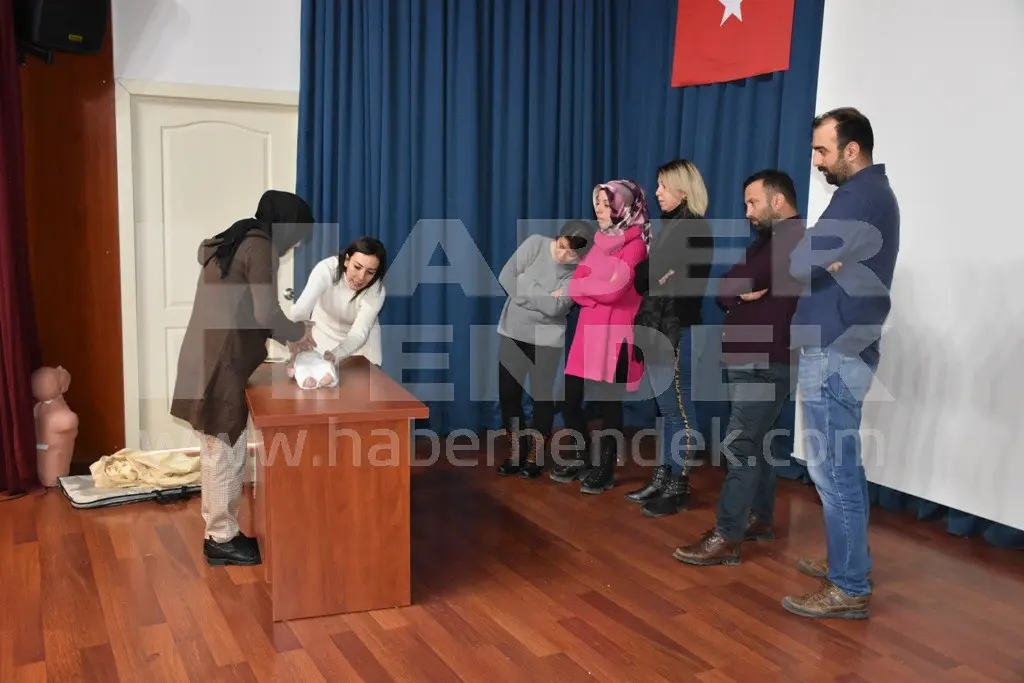 Haber: Hendek'te Kursiyerlere İlkyardım Eğitimi - Galeri-3