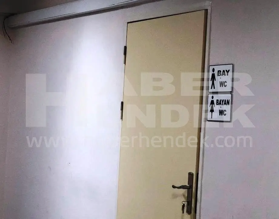 Haber: Vatandaşlar Şikayet Etti Tüm Tuvaletlere Tek Kapıdan Giriş Yapılıyor - Galeri-3