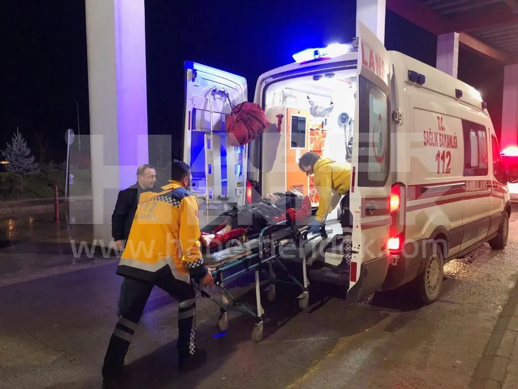 Haber: Hendekte Kaza Sürücü hastaneye kaldırıldı - Galeri-1