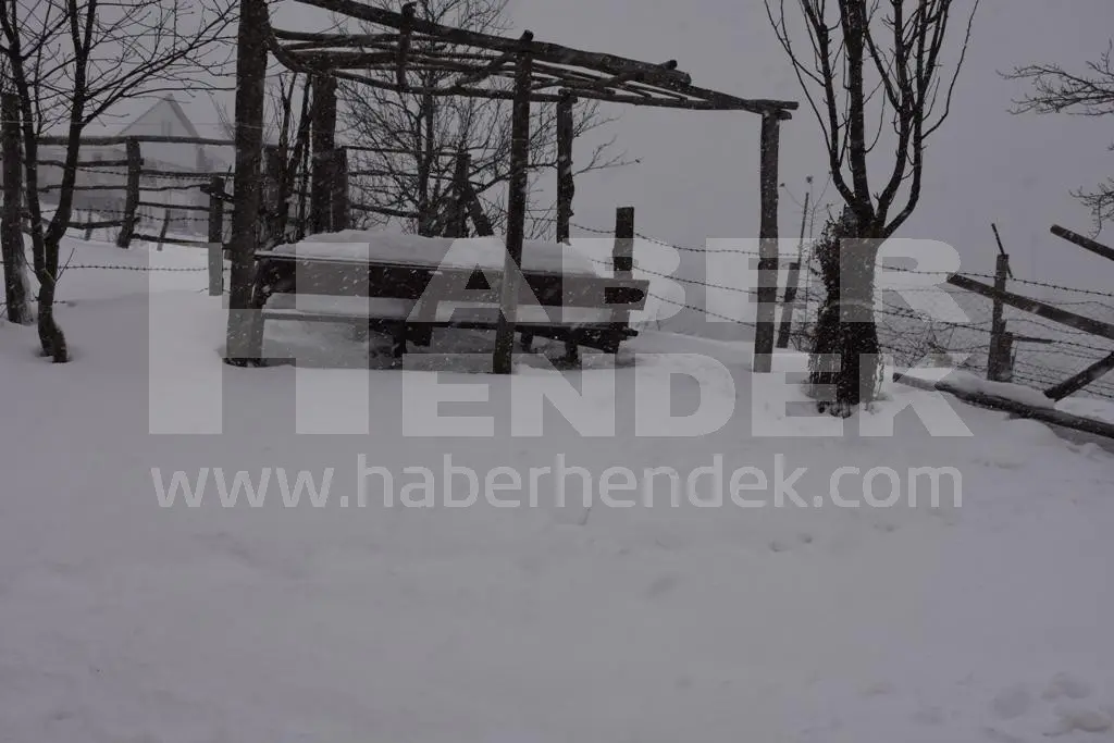 Haber: Hendek'in Zirvesinde Kar yeniden  Başladı - Galeri-1