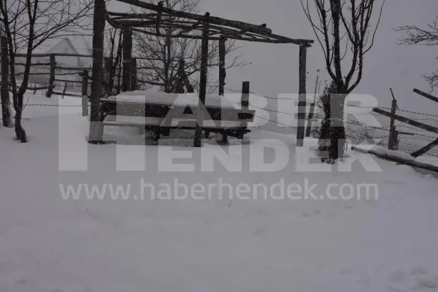 Hendek'in Zirvesinde Kar yeniden  Başladı