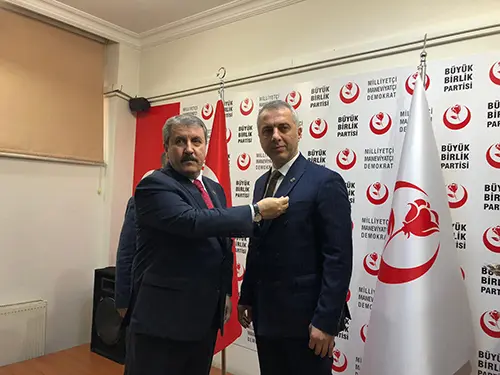 Haber: Babaoğlu, Ankara'da Büyük Birlik Partisi rozetini taktı. - Galeri-1