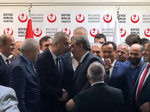 Haber: Babaoğlu, Ankara'da Büyük Birlik Partisi rozetini taktı. - Galeri-3