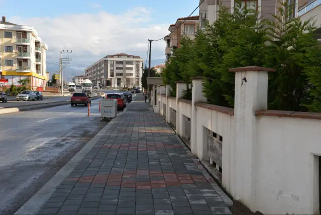 YILDIRIM BEYAZIT CADDESİNDE YAYA YOLU ÇALIŞMASI