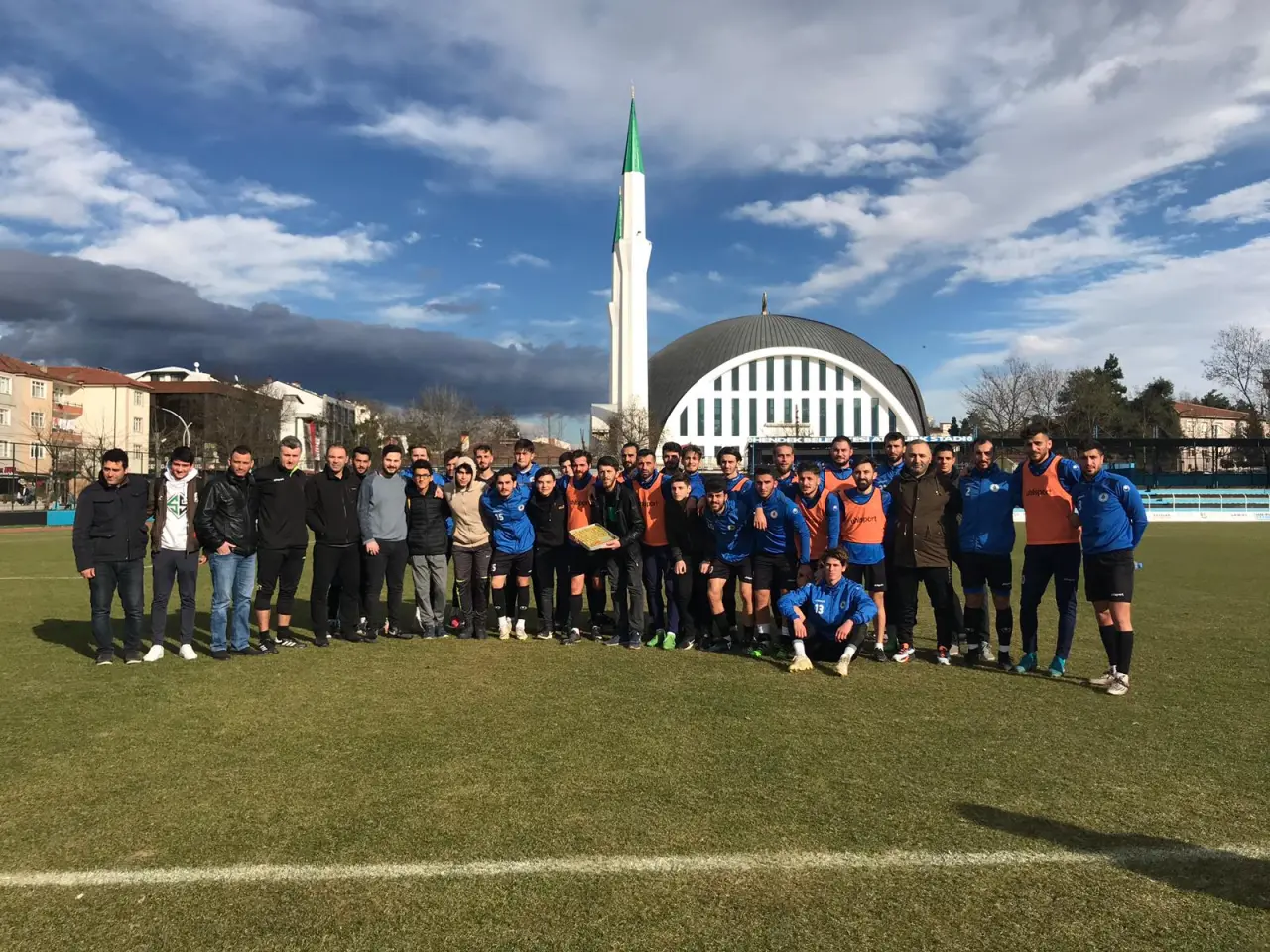 Haber: Hendekspor Kesim İle Anlaştı, Akşam Futbolcular Yemekte Buluştu - Galeri-2