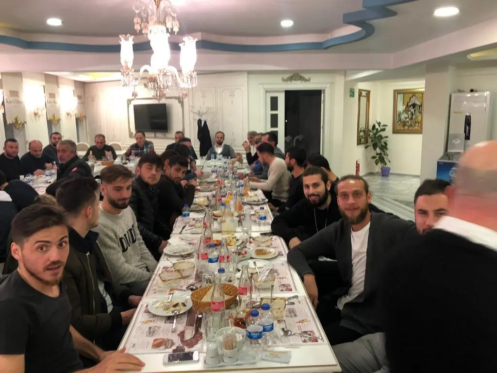 Haber: Hendekspor Kesim İle Anlaştı, Akşam Futbolcular Yemekte Buluştu - Galeri-3