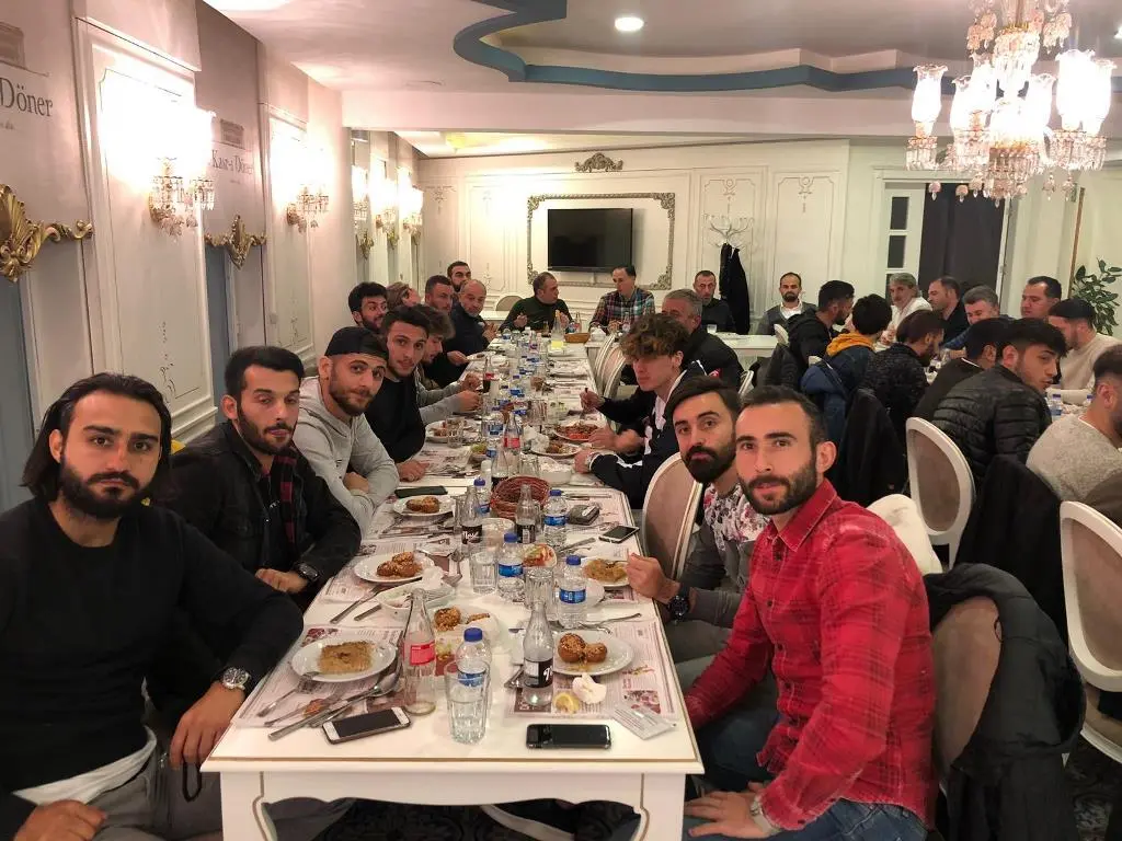 Haber: Hendekspor Kesim İle Anlaştı, Akşam Futbolcular Yemekte Buluştu - Galeri-4
