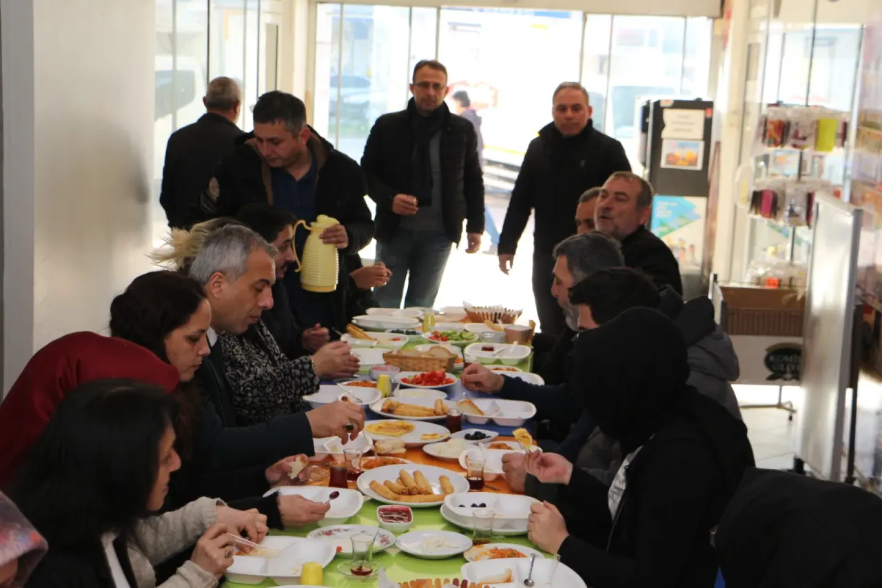 Haber: Babaoğlu Plaza Esnafıyla Kahvaltı Yaptı - Galeri-1