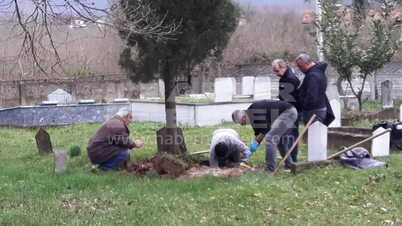 Haber: Kırk Yıl Sonra Mezarı Açıldı - Galeri-1