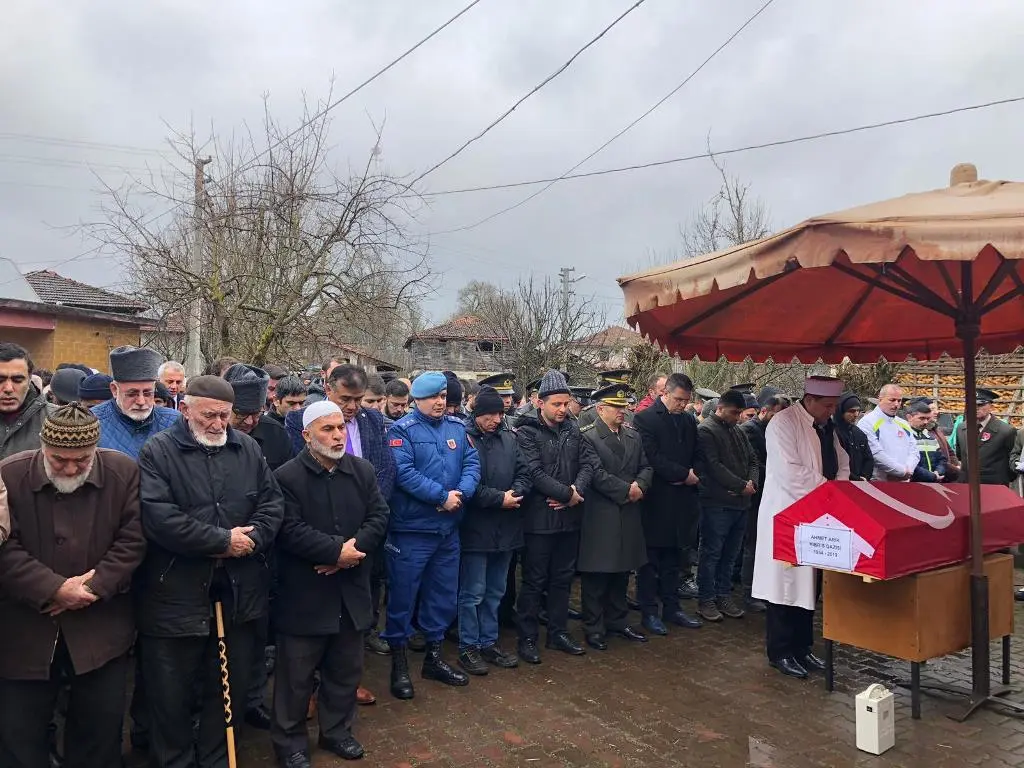 Haber: Kıbrıs Gazisi Askeri Törenle Toprağa Verildi - Galeri-1