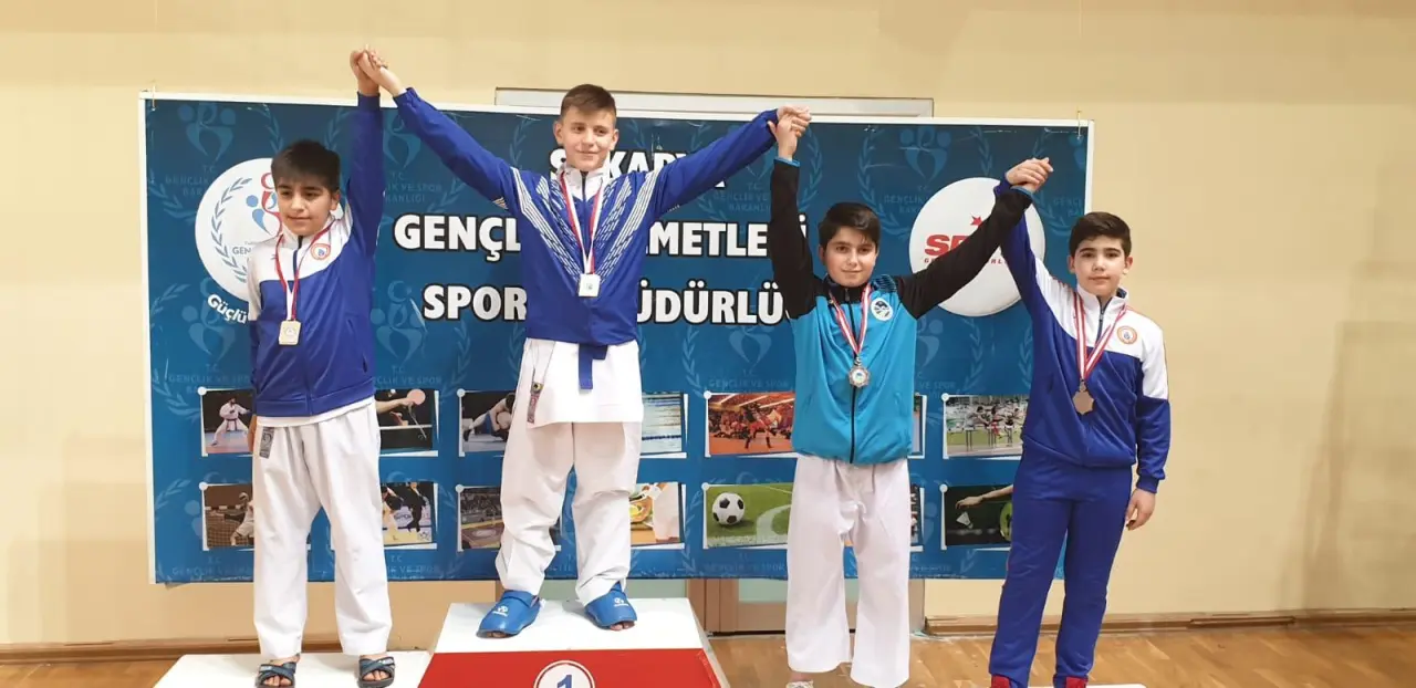 Haber: HENDEK KARATE TAKIMI HIZ KESMİYOR - Öne Çıkan