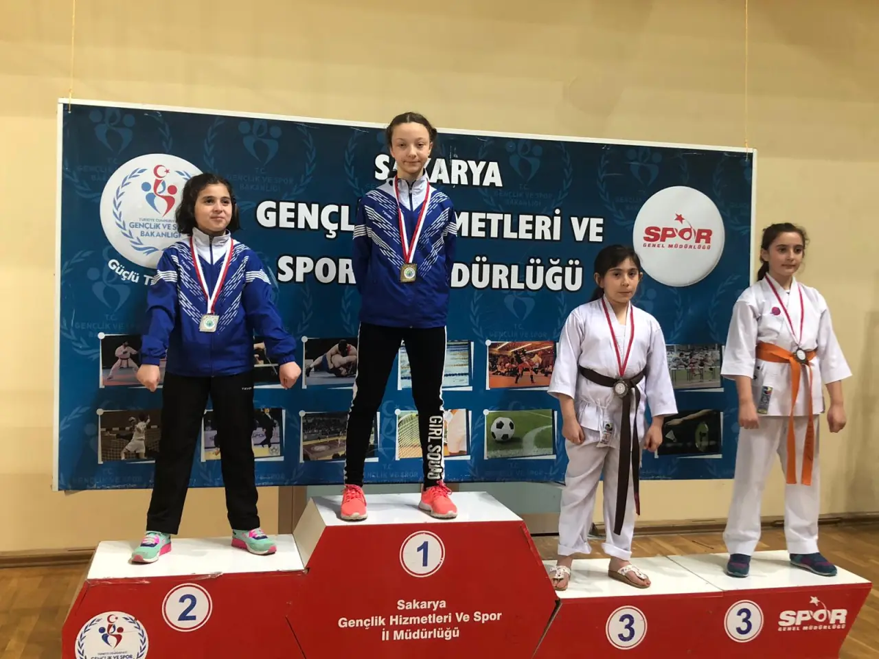 Haber: HENDEK KARATE TAKIMI HIZ KESMİYOR - Galeri-4