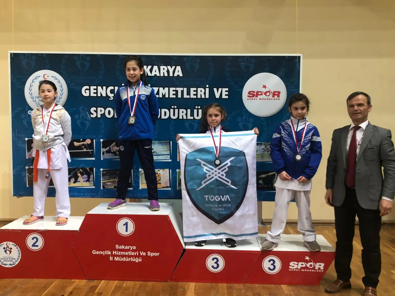 Haber: HENDEK KARATE TAKIMI HIZ KESMİYOR - Galeri-5