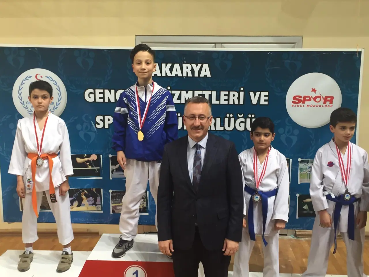 Haber: HENDEK KARATE TAKIMI HIZ KESMİYOR - Galeri-1