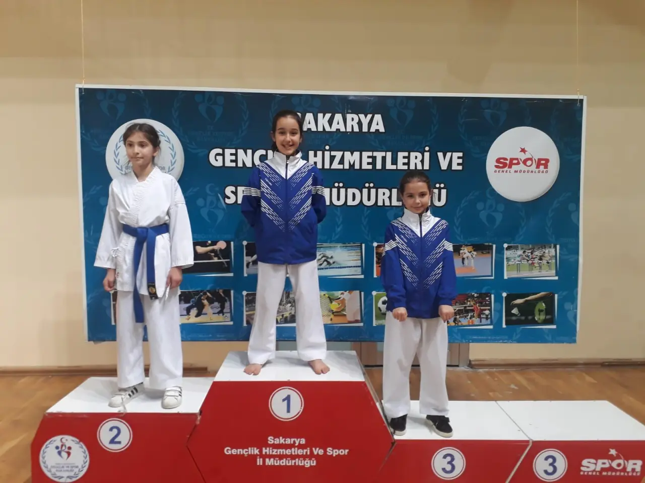 Haber: HENDEK KARATE TAKIMI HIZ KESMİYOR - Galeri-2