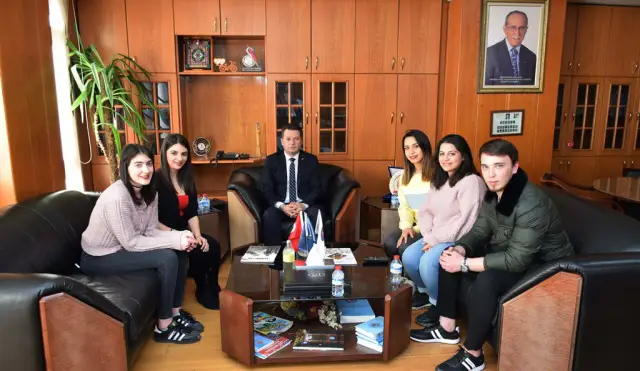 Sakarya Üniversitesi Öğrencileri Türkiye Sağlık İşçileri Sendikasına Ziyaret Etti