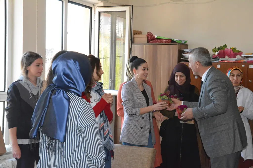 Haber: Kadınlar Yaşamımızın Her Alanında Başarıyla Yer Almıştır - Galeri-12