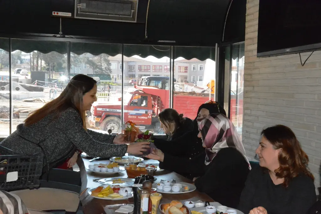 Haber: Kadınlar Yaşamımızın Her Alanında Başarıyla Yer Almıştır - Galeri-8
