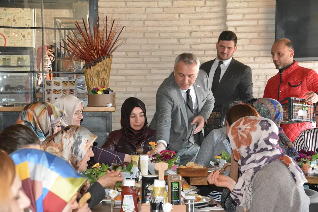 Haber: Kadınlar Yaşamımızın Her Alanında Başarıyla Yer Almıştır - Galeri-6