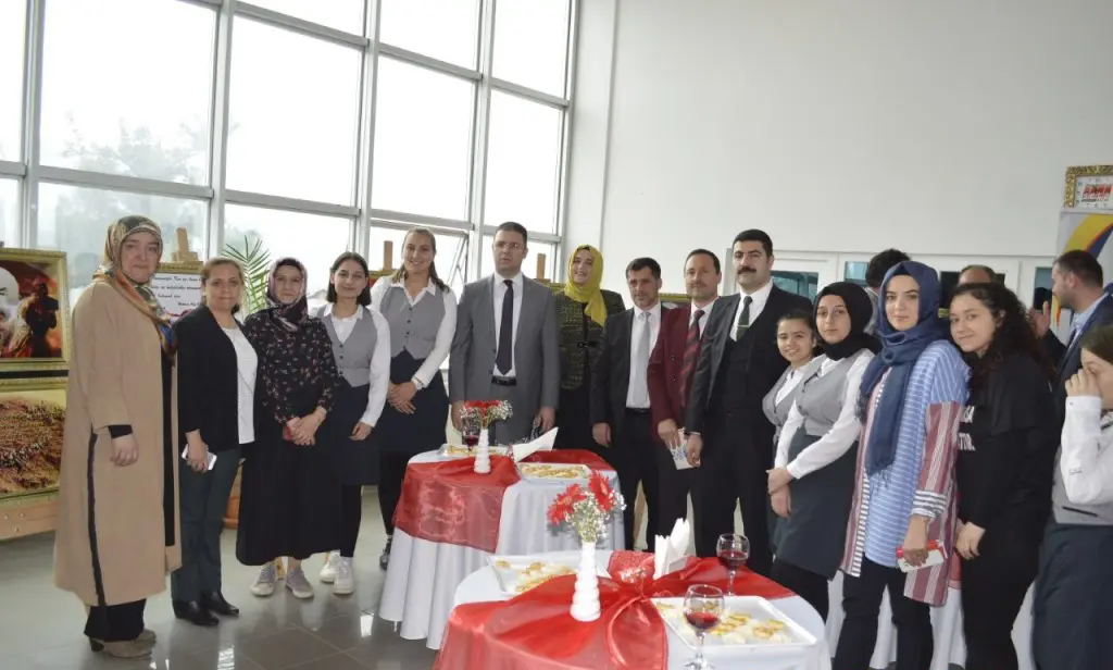 Haber: YENİMAHALLE MESLEKİ VE TEKNİK ANADOLU LİSESİ 12 MART İSTİKLAL MARŞININ KABULÜ VE MEHMET AKİF ERSOYU ANMA PROGRAMI BASIN BİLDİRİSİ - Galeri-11