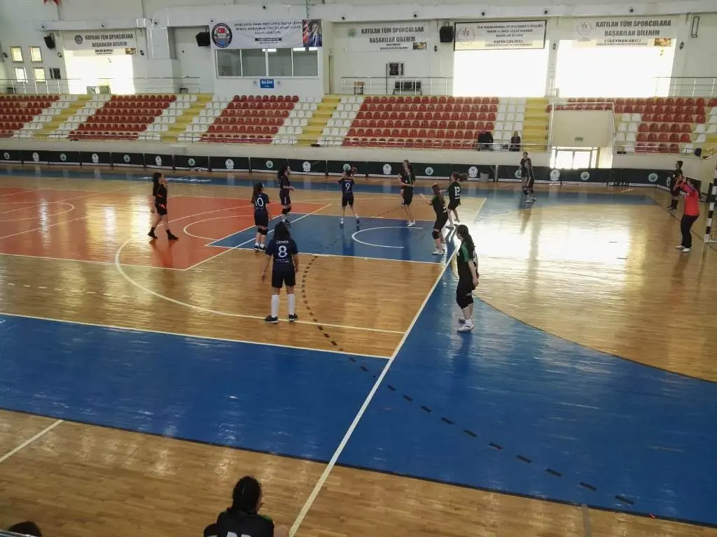 Haber: OKUL SPORLARI YILDIZ KIZLAR HENTBOL GRUP MÜSABAKALARI SONA ERDİ - Galeri-3