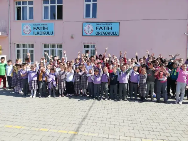 Fatih İlk ve Ortaokulu Kınalı Kuzuları Unutmadı