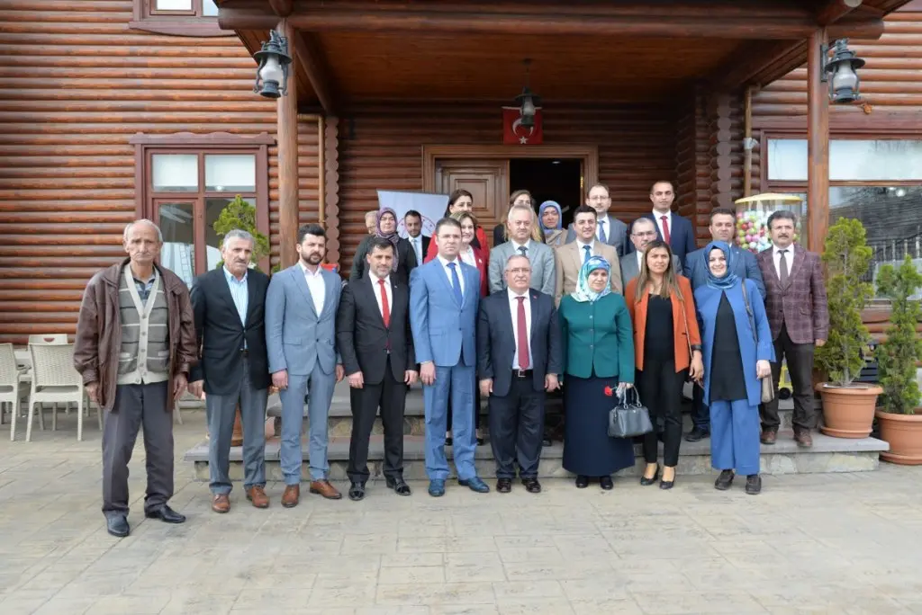 Haber: Vali Nayir, Hendek’te Yaşlılarla biraraya geldi - Galeri-1