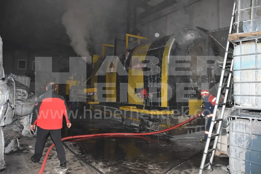 Haber: Hendek İtfaiyesi Yangını Büyümeden Söndürdü - Galeri-1
