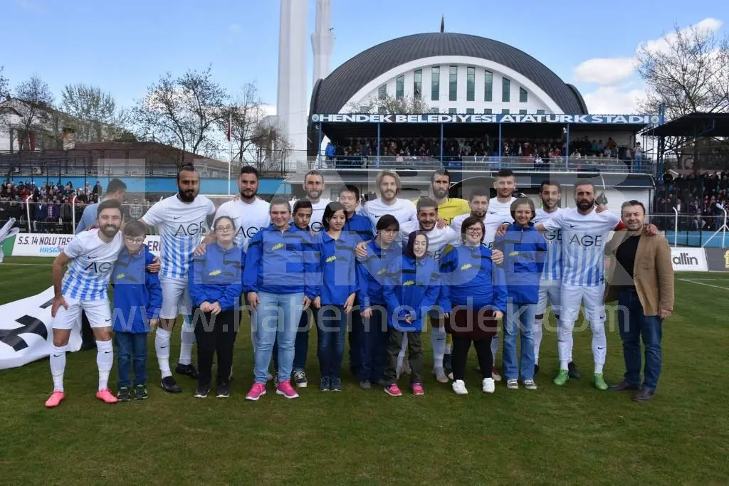 Haber: Hendekspor Liderliği Eli İle İkram Etti - Galeri-1