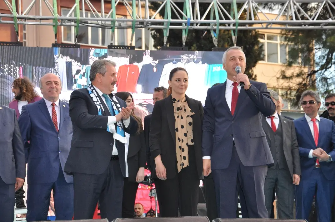 Haber: ON BİNLER BABAOĞLU İÇİN MEYDANI DOLDURDU - Galeri-8