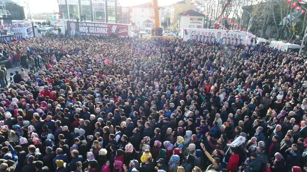 Haber: ON BİNLER BABAOĞLU İÇİN MEYDANI DOLDURDU - Galeri-2