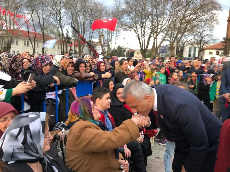 Haber: ON BİNLER BABAOĞLU İÇİN MEYDANI DOLDURDU - Galeri-20