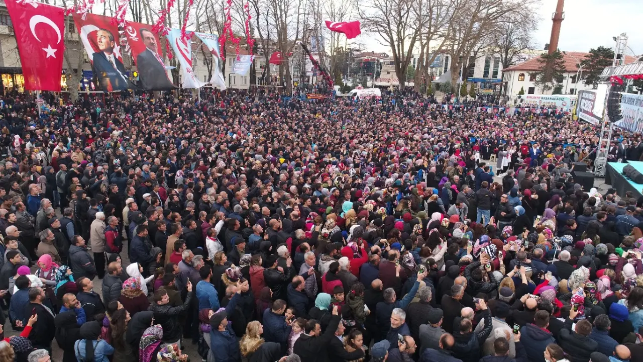 Haber: ON BİNLER BABAOĞLU İÇİN MEYDANI DOLDURDU - Galeri-4