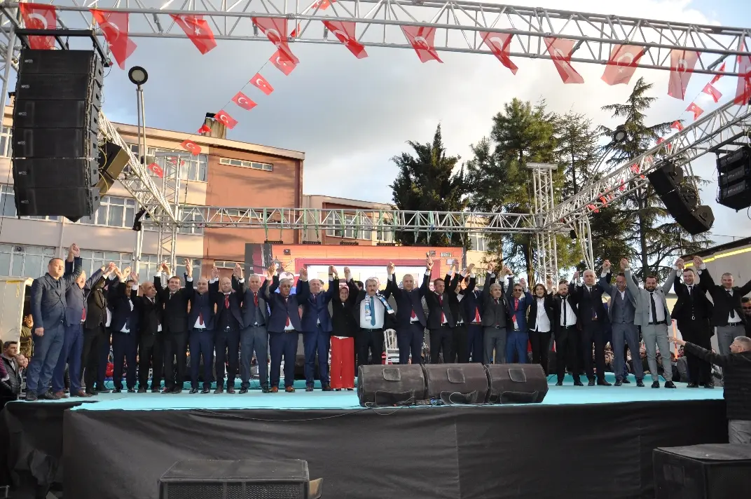 Haber: ON BİNLER BABAOĞLU İÇİN MEYDANI DOLDURDU - Galeri-6