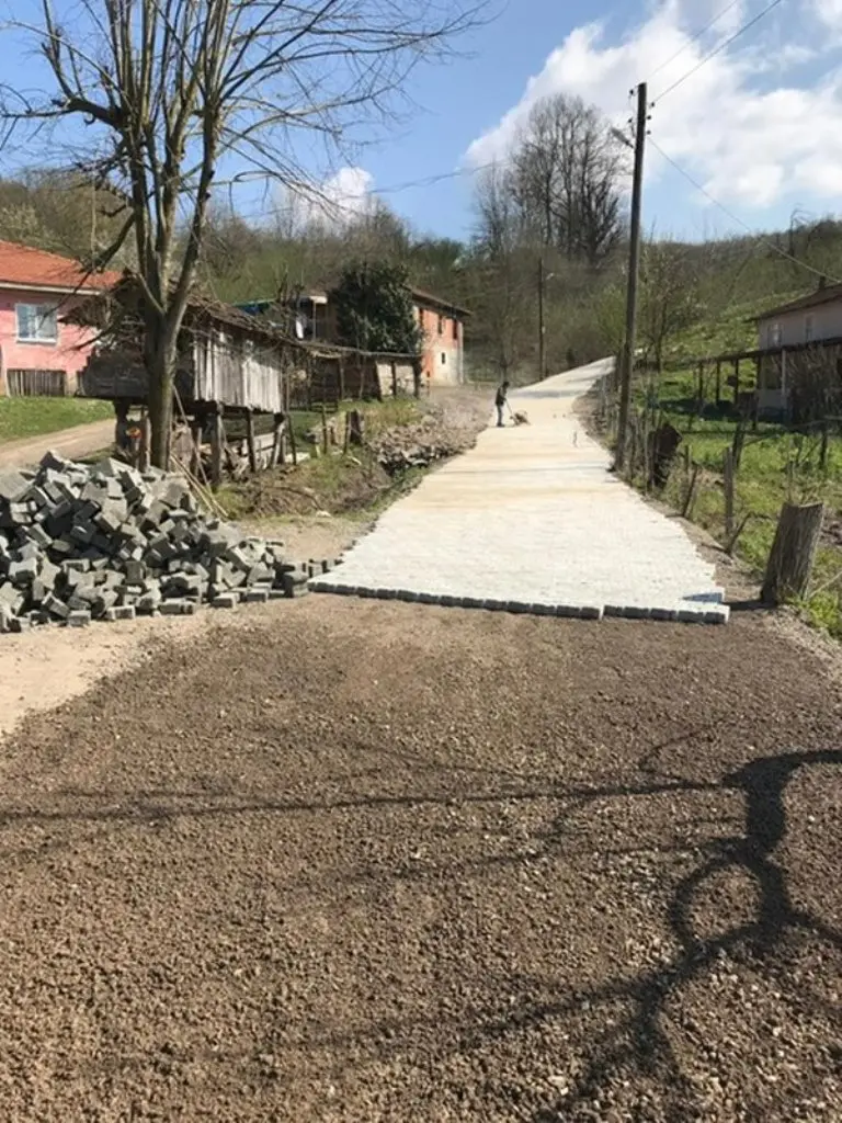 Haber: Uzuncaorman ve Balıklı İhsaniye’ye kilit parke - Galeri-1