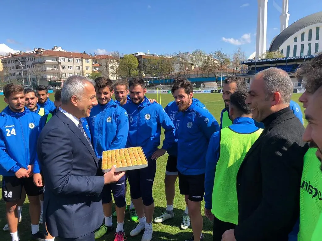 Haber: Babaoğlu’ndan Hendekspor’a Tatlı Sürpriz - Galeri-1