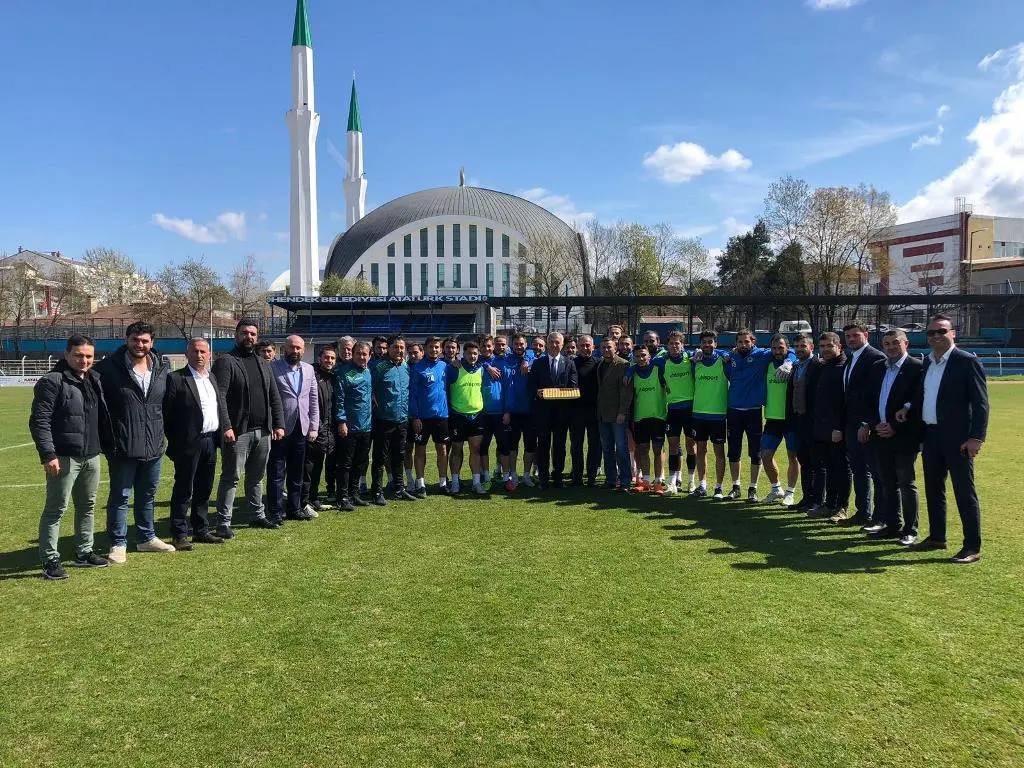 Haber: Babaoğlu’ndan Hendekspor’a Tatlı Sürpriz - Öne Çıkan