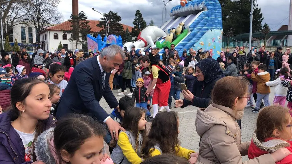 Haber: Babaoğlu: Hendek’te çocuklar hep mutlu olacak - Galeri-6